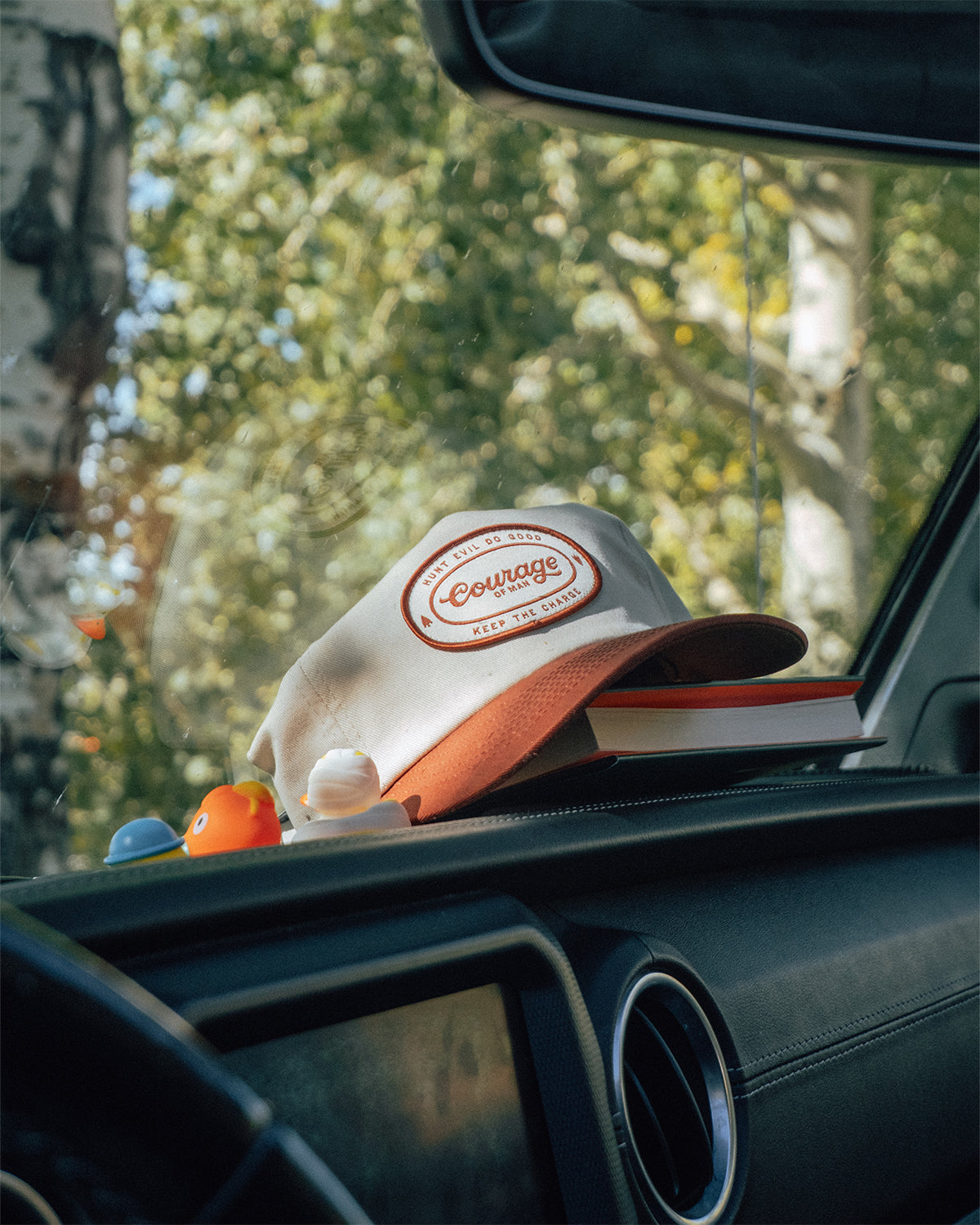 The Brand Cap – Off White / Brown